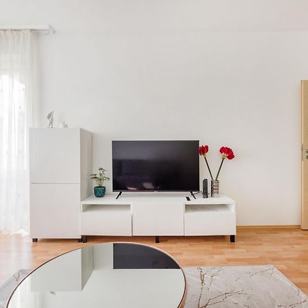 Modern Two-Bedroom Apartment With Free Parking Budapest Exteriör bild