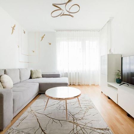 Modern Two-Bedroom Apartment With Free Parking Budapest Exteriör bild