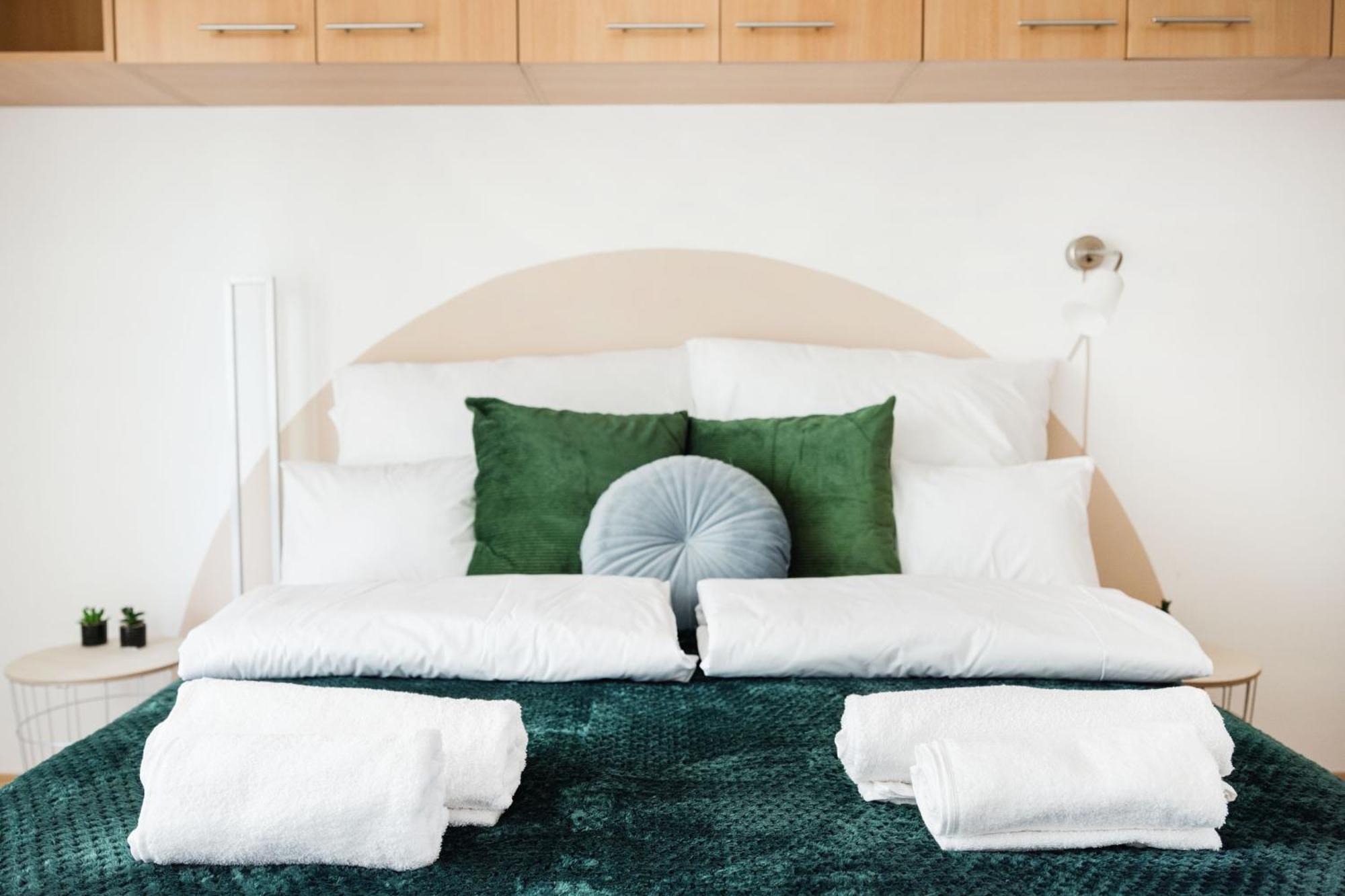 Modern Two-Bedroom Apartment With Free Parking Budapest Exteriör bild